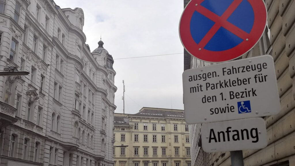Zákaz parkování ve Vídni - neplatí pro rezidenty a nebo vozíčkáře