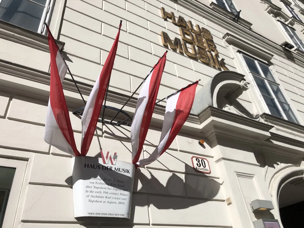 Haus der Musik - vchod do muzea hudby
